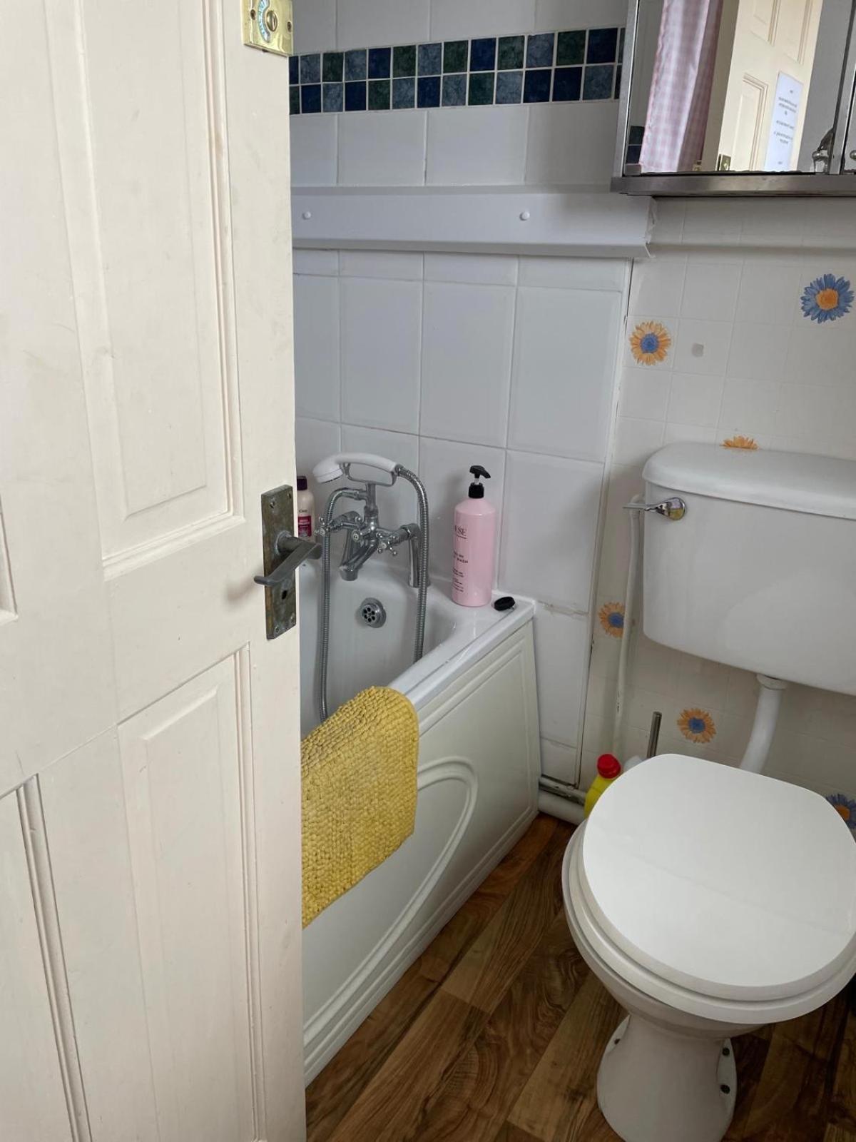 Room Only Guest Accommodation, Guest House Self Catering Bangor Kültér fotó